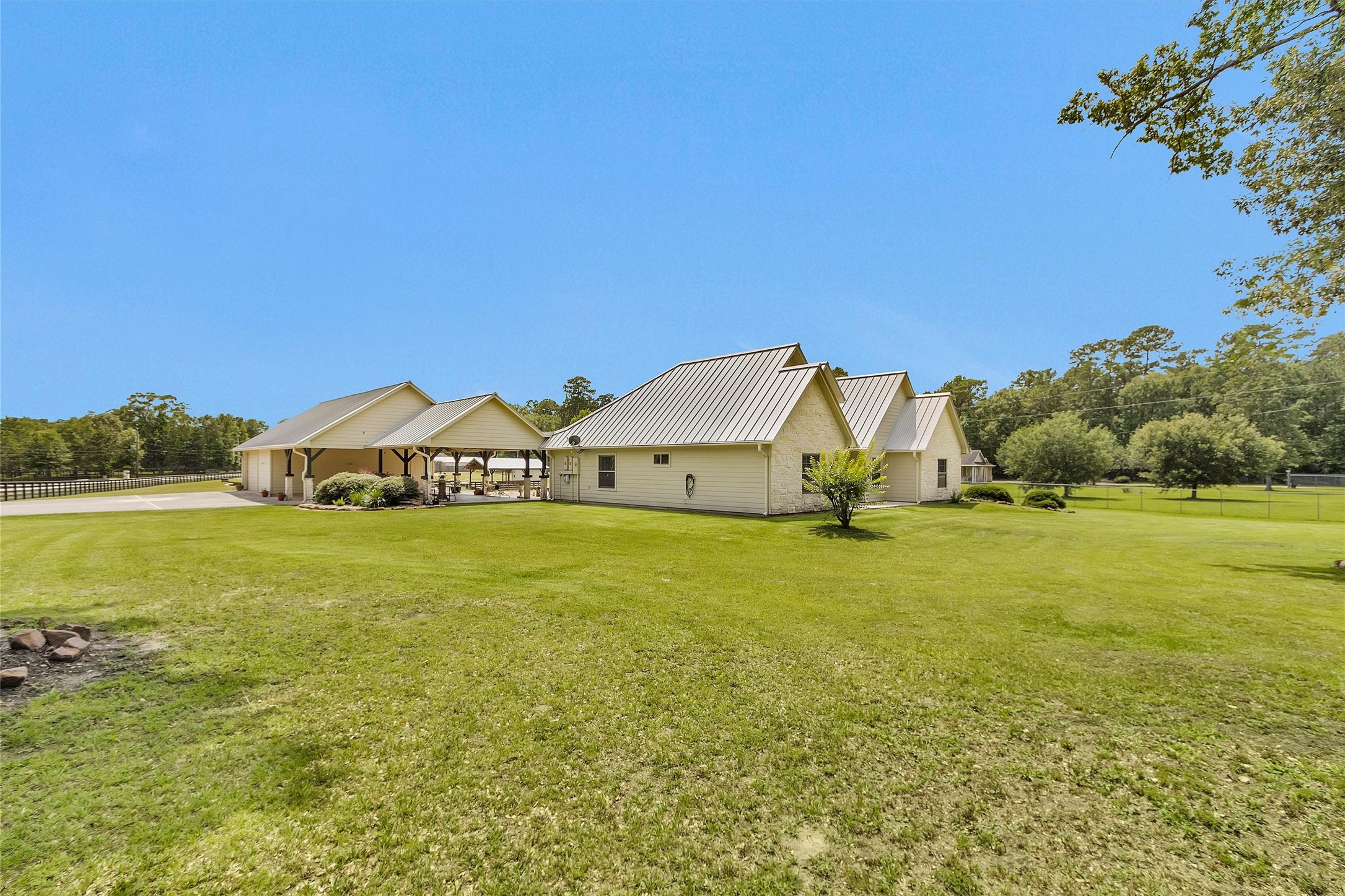 11426 Willis Waukegan Road Conroe, TX 77303 - Photo 3 of 44