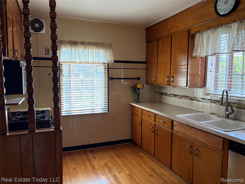 3529 Sherbourne Road Detroit, MI 48221 - Photo 10 of 28