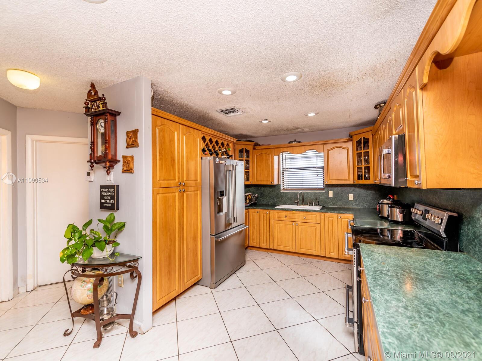 2820 Southwest 95th Avenue Miami, FL 33165 - Photo 34 of 100