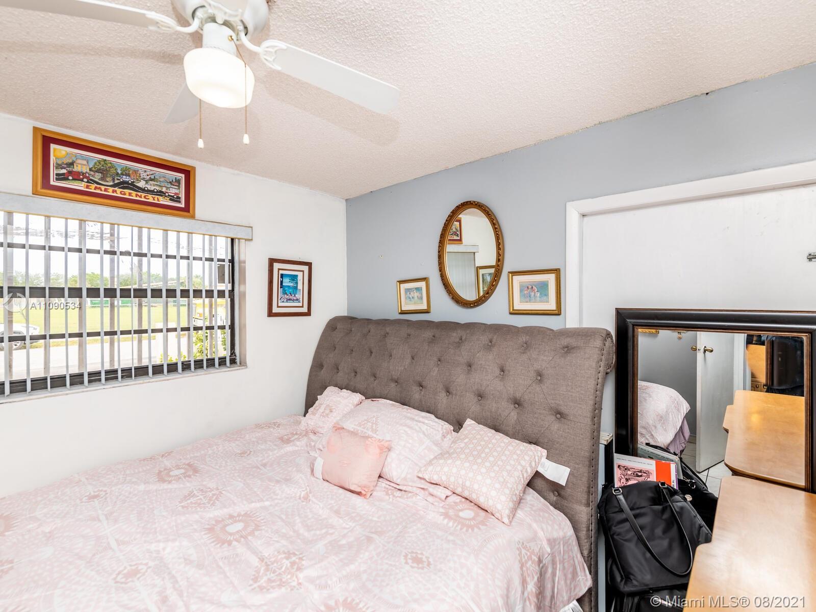 2820 Southwest 95th Avenue Miami, FL 33165 - Photo 47 of 100