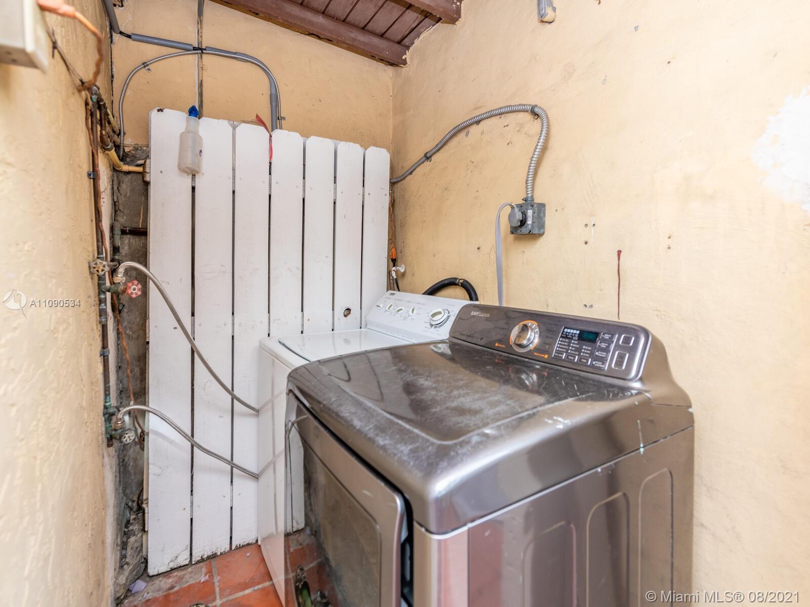 2820 Southwest 95th Avenue Miami, FL 33165 - Photo 71 of 100 a utility room with dryer and washer