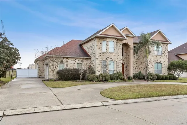 $569,000 | 1739 Wedgwood Drive, Harvey, LA 70058