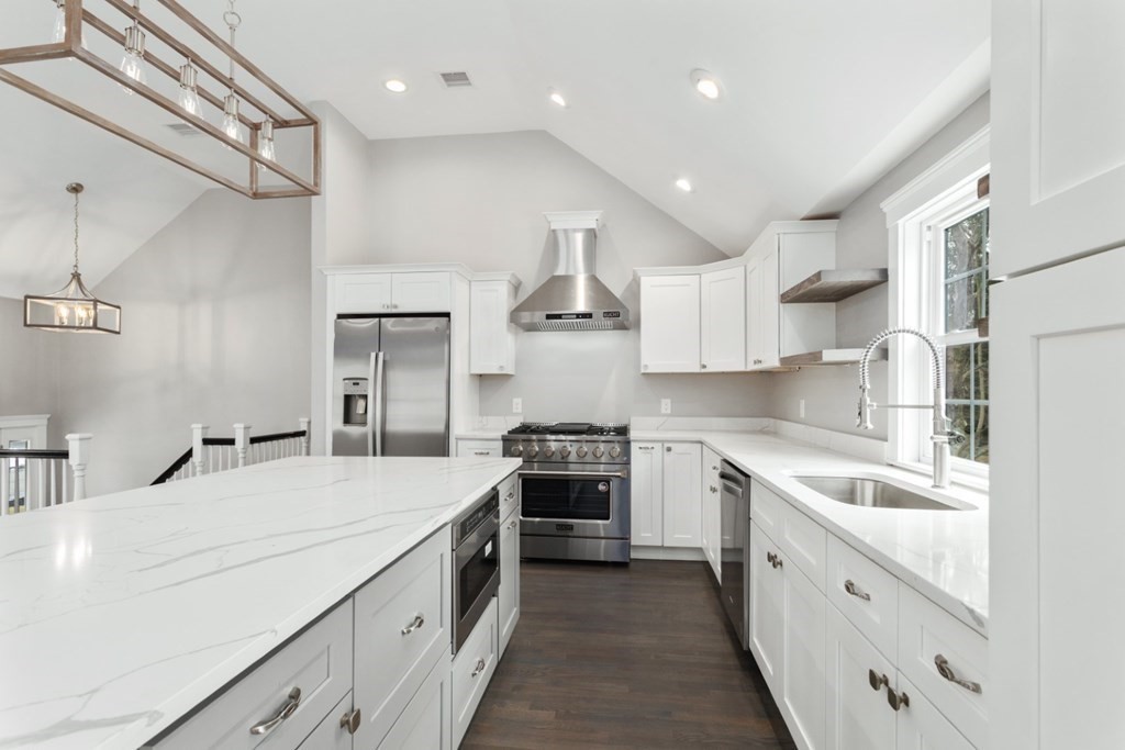 10 Olde Towne Road Lynnfield, MA 01940 - Photo 4 of 32