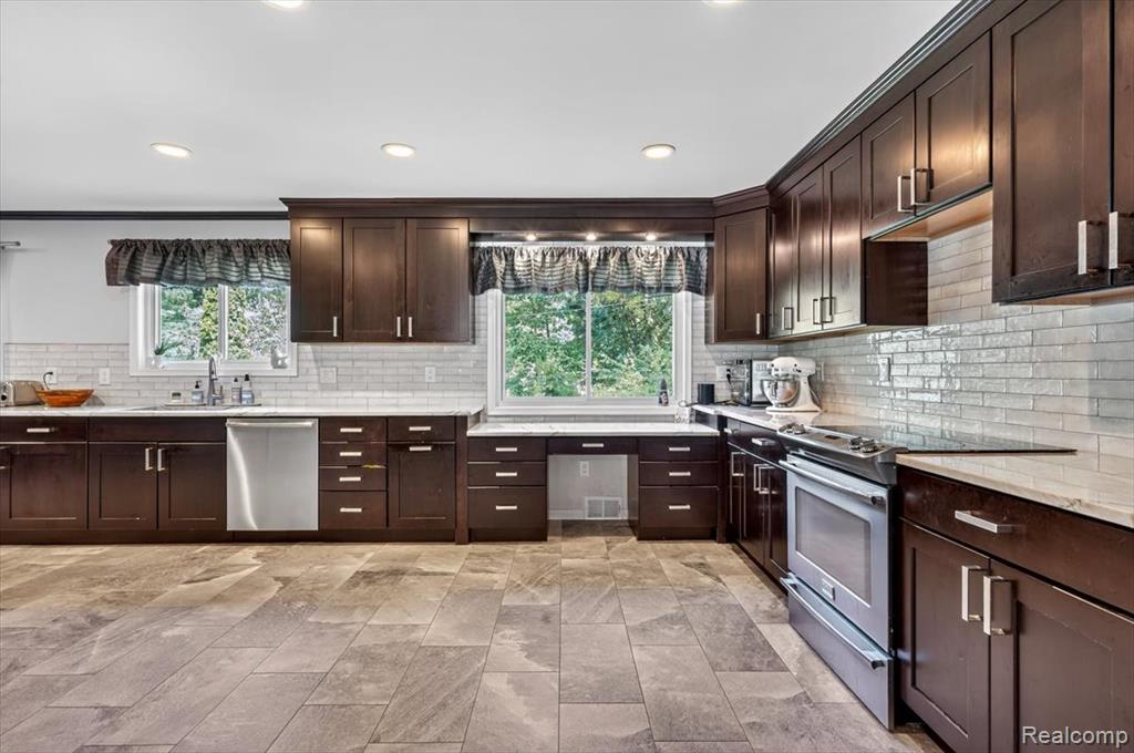 928 Hampstead Lane Rochester Hills, MI 48309 - Photo 10 of 37
