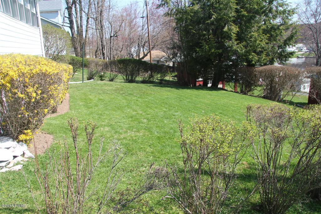 37 Sensentine Road Waymart, PA 18472 - Photo 3 of 51