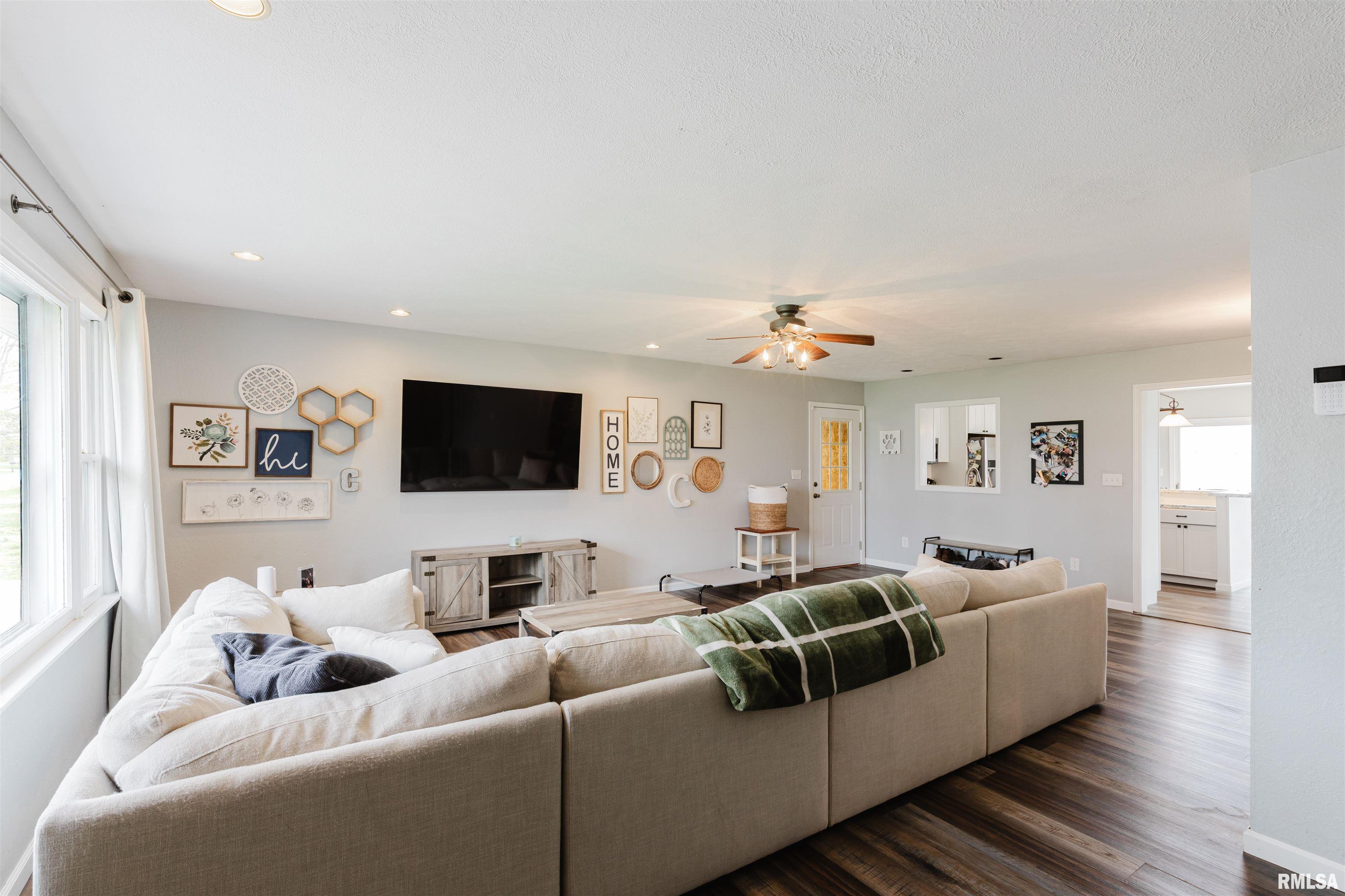 2901 Delora Lane Herrin, IL 62948 - Photo 2 of 30