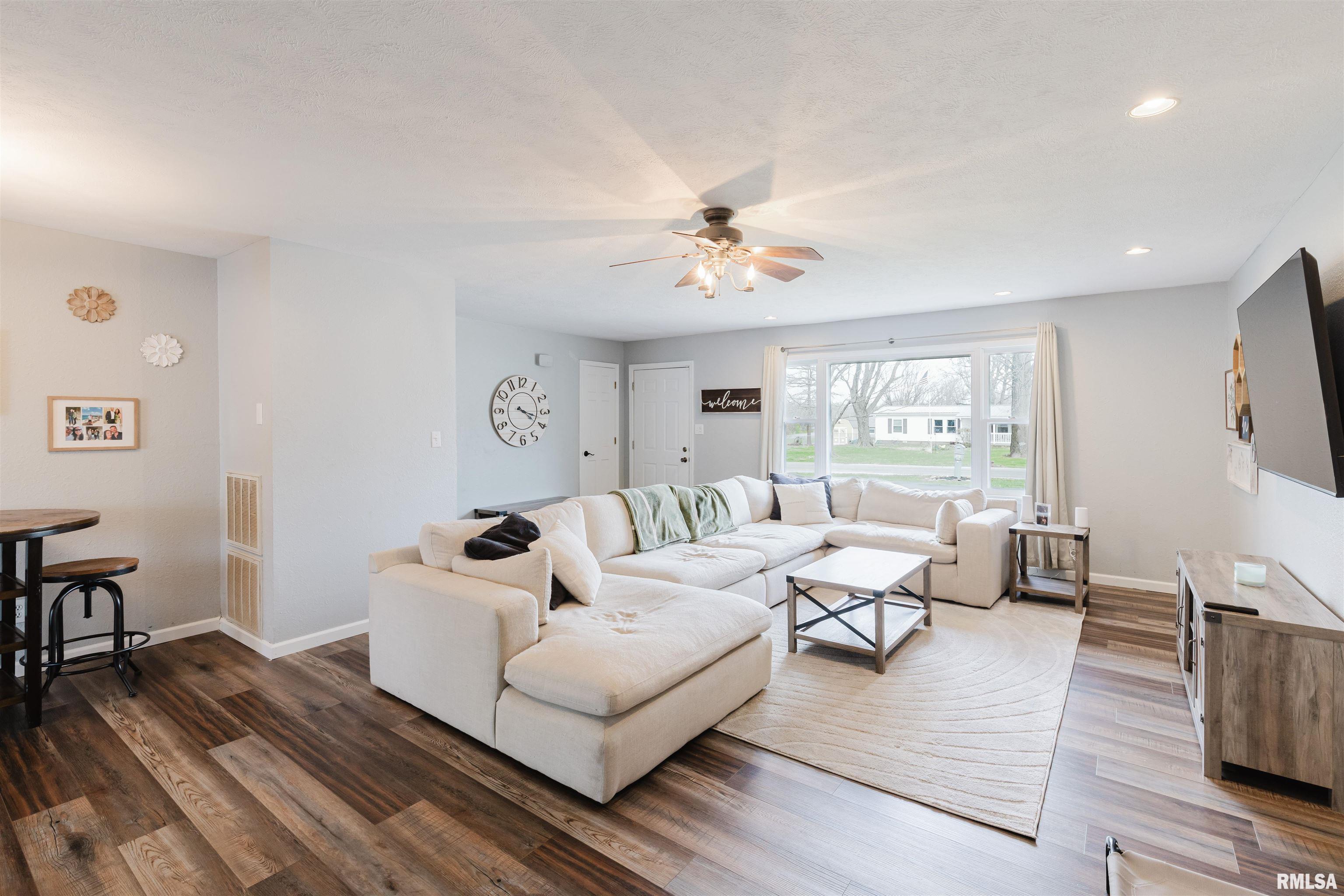 2901 Delora Lane Herrin, IL 62948 - Photo 3 of 30