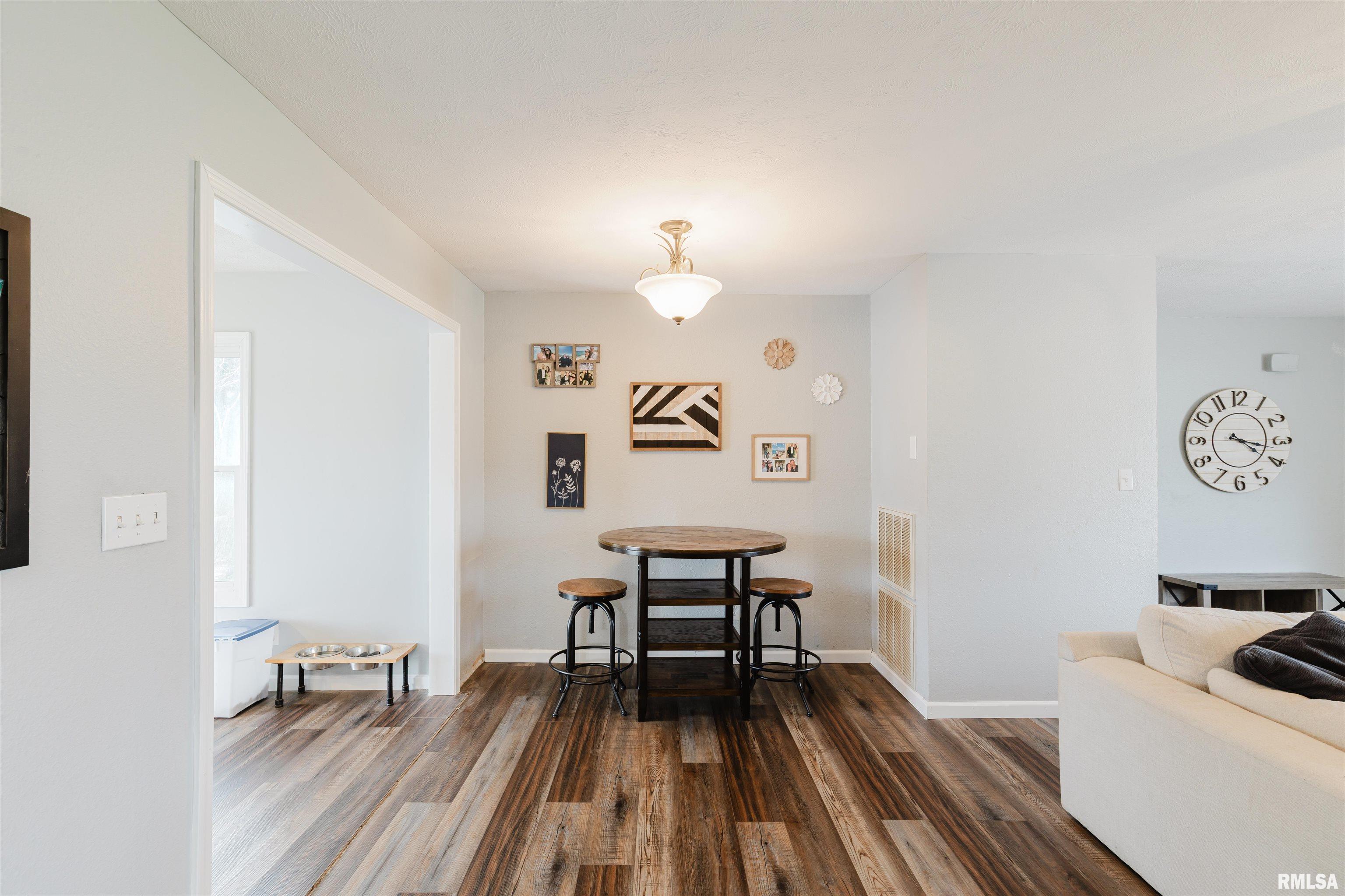 2901 Delora Lane Herrin, IL 62948 - Photo 5 of 30