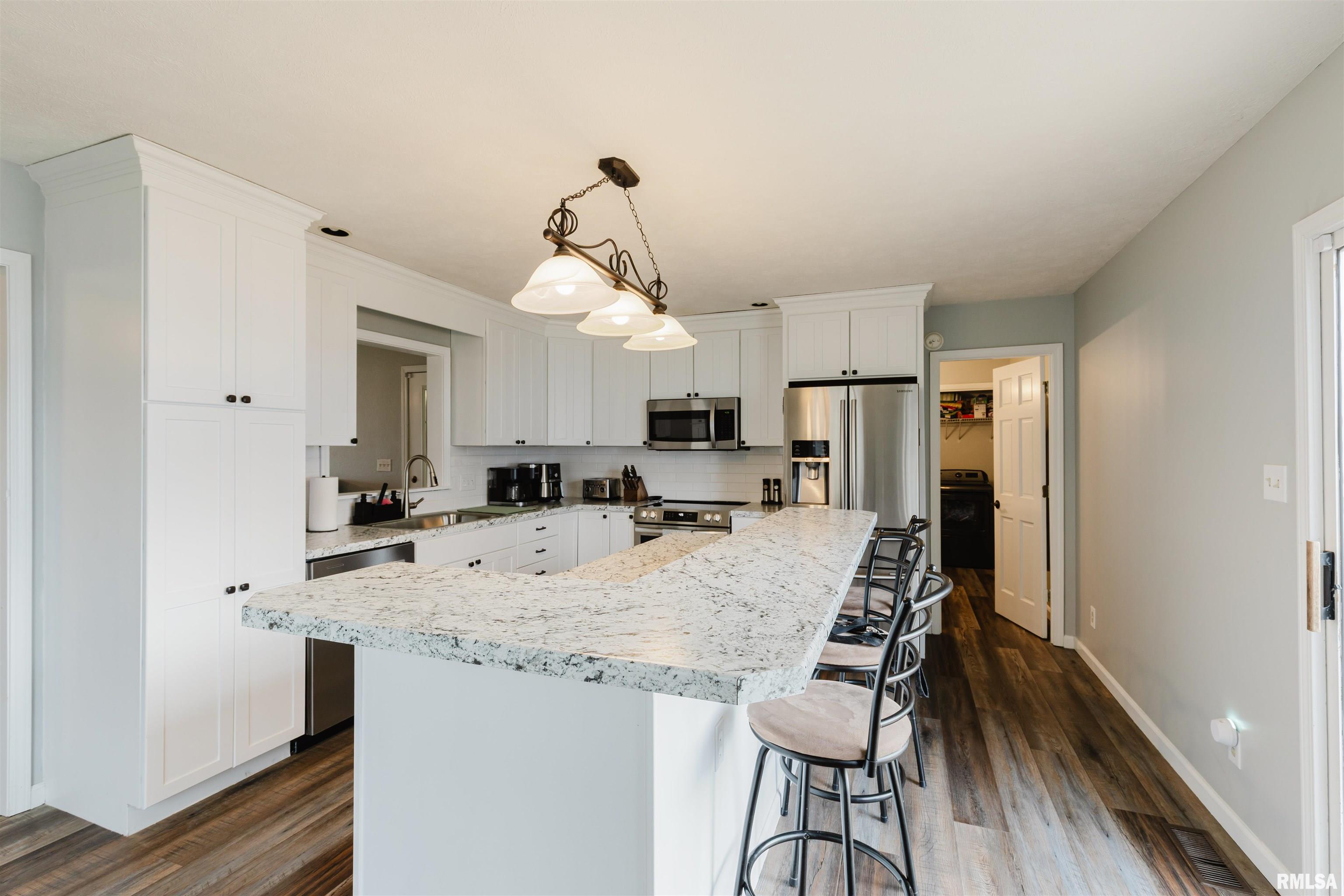 2901 Delora Lane Herrin, IL 62948 - Photo 8 of 30