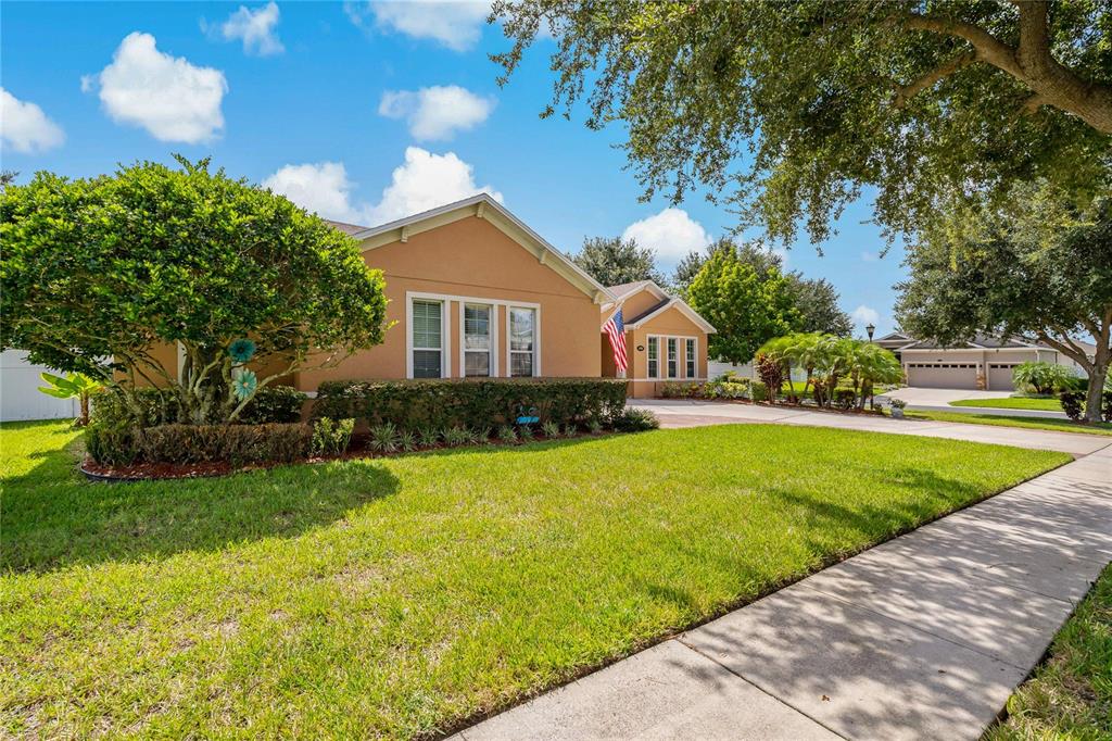 178 Magneta Loop Auburndale, FL 33823 - Photo 44 of 77 a front view of a house with garden
