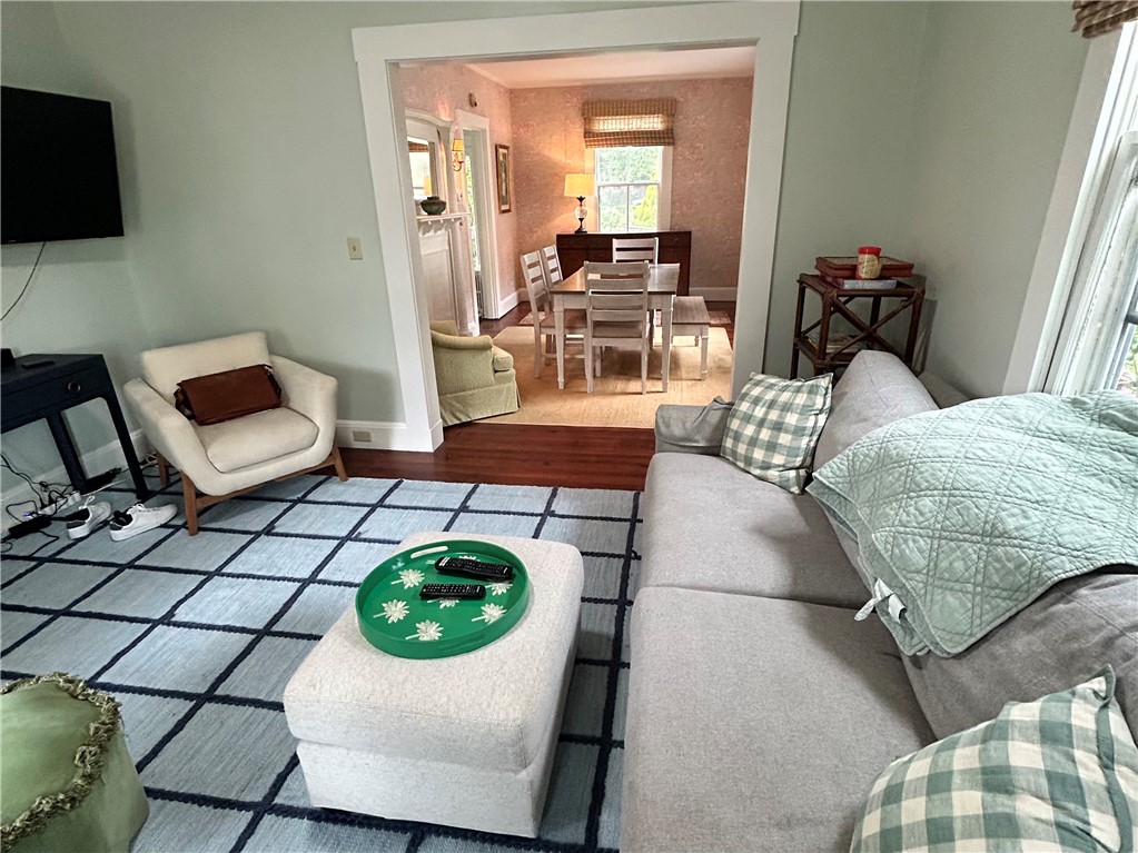 15 Chestnut Street Newport, RI 02840 - Photo 5 of 19