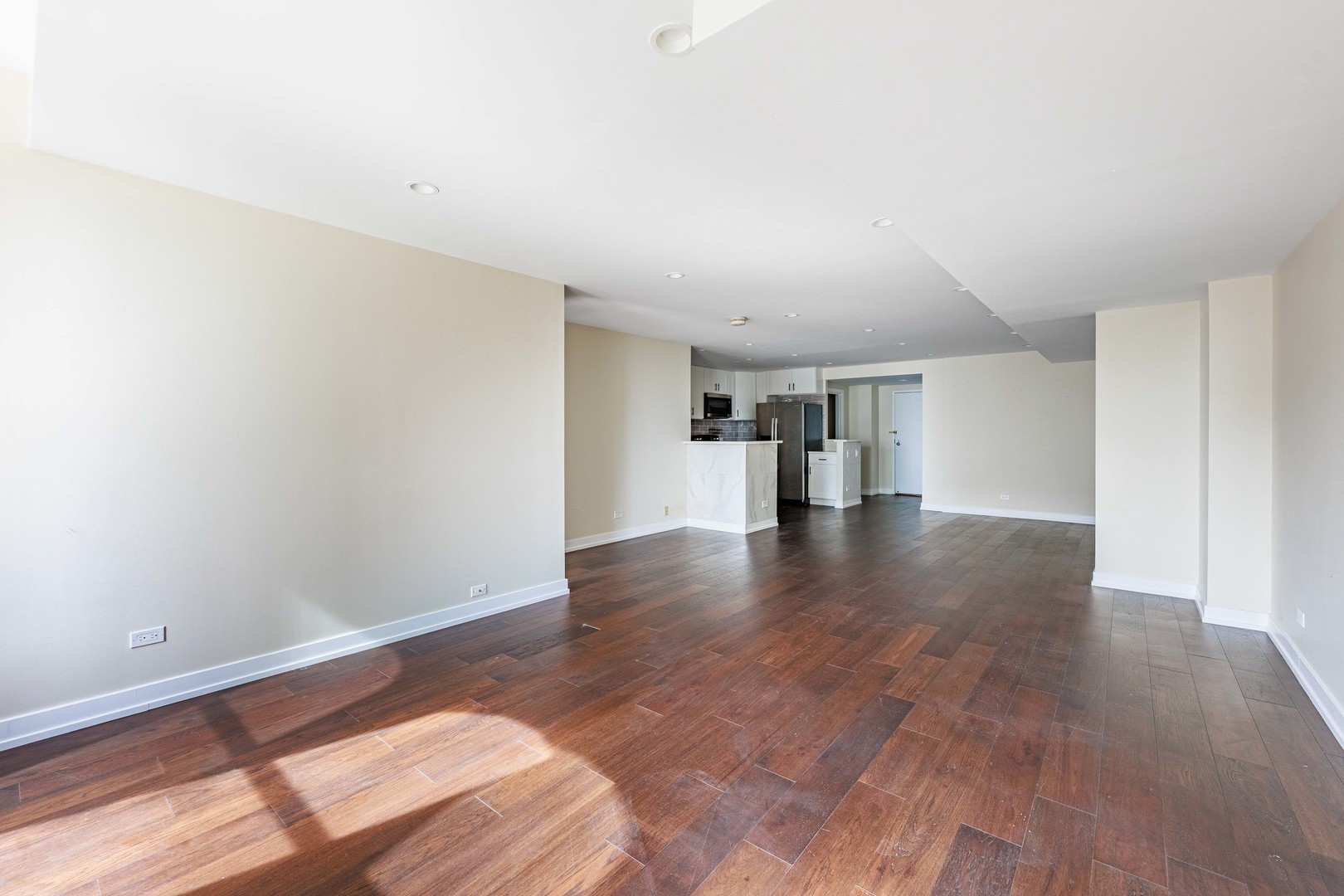 40 East 9th Street, Unit 1804 Chicago, IL 60605 - Photo 3 of 19