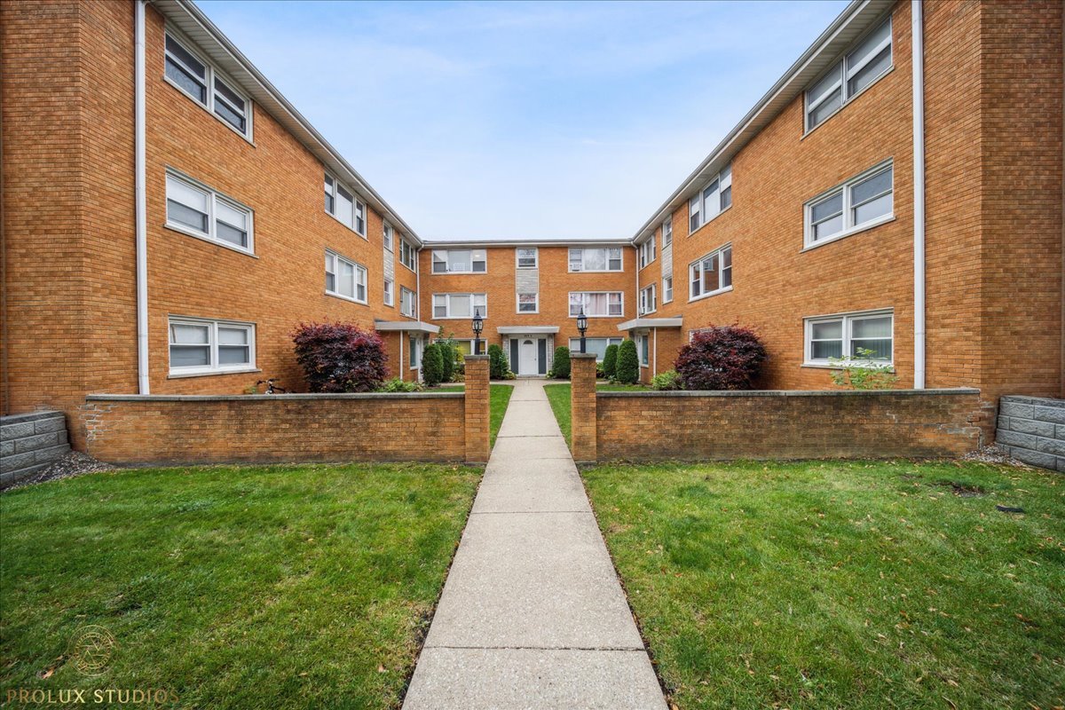 6935 West 64th Place, Unit 2A Chicago, IL 60638 - Photo 2 of 15 a front view of a house with a yard