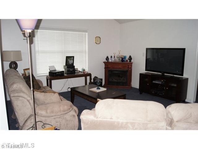 2643 Smith Road Stoneville, NC 27048 - Photo 12 of 16 Living Room.