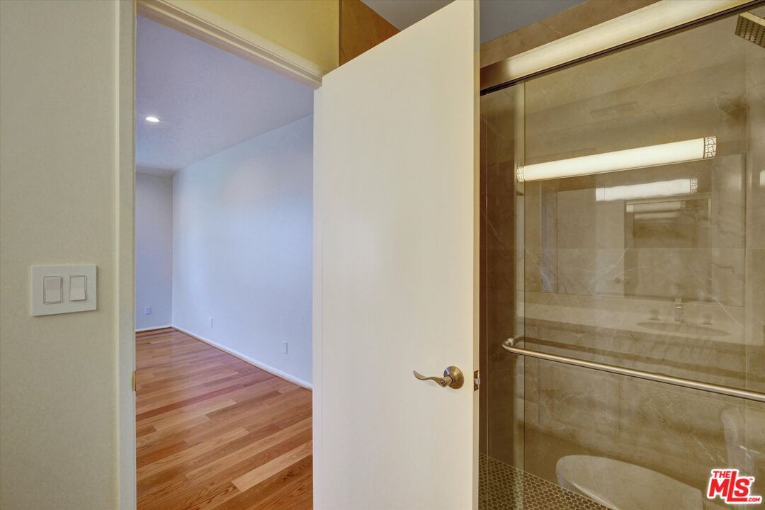 9634 Vía Rimini, Unit 118 Burbank, CA 91504 - Photo 22 of 35 a view of a hallway