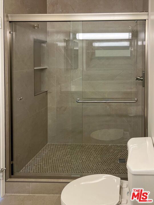 9634 Vía Rimini, Unit 118 Burbank, CA 91504 - Photo 24 of 35 a bathroom with a toilet and a shower