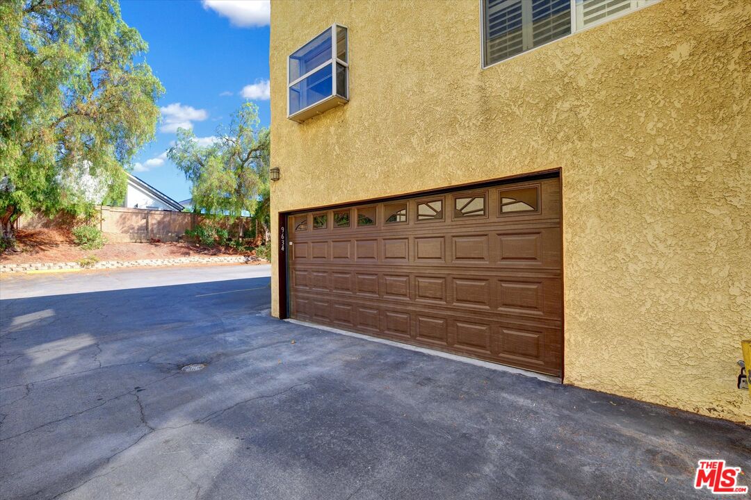 9634 Via Rimini, Unit 118 Sun Valley, CA 91504 - Photo 27 of 33