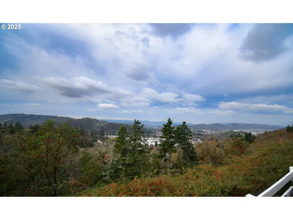 $699,000 | 1356 Southeast Laurel Court, Roseburg, OR 97470