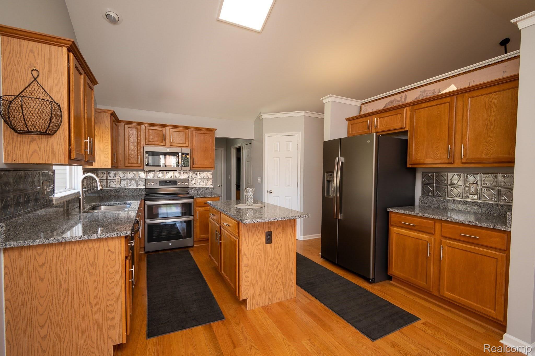 2457 Durham Road Utica, MI 48317 - Photo 13 of 27 Awesome kitchen with brushed nickel appliances