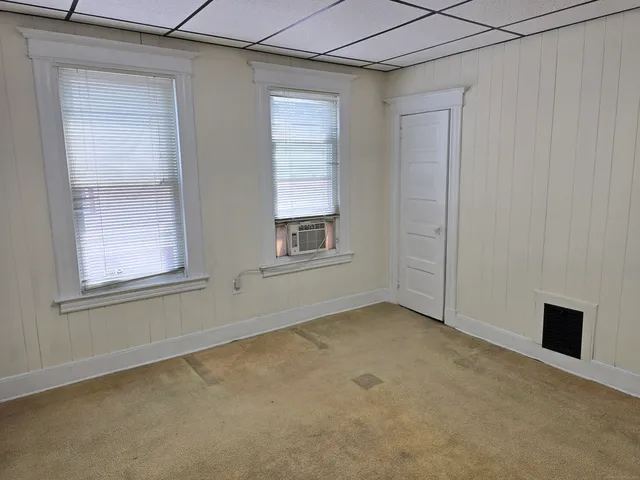 $2,100 | 21 Oakwood Street, East Hartford, CT 06108