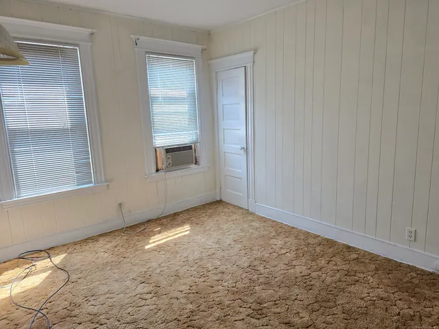 $2,100 | 21 Oakwood Street, East Hartford, CT 06108