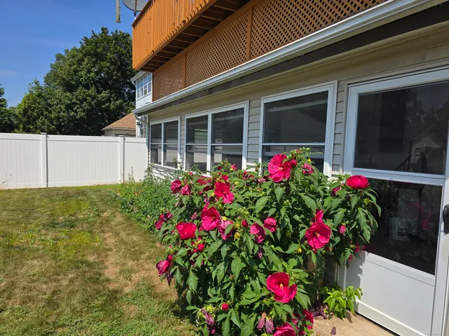 $2,100 | 21 Oakwood Street, East Hartford, CT 06108