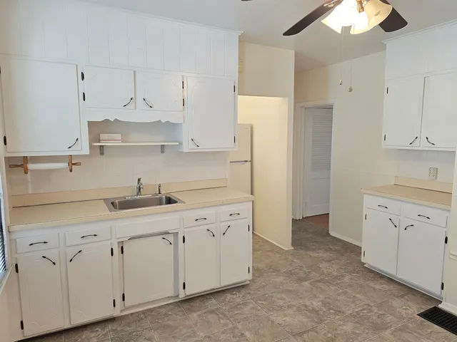 $2,100 | 21 Oakwood Street, East Hartford, CT 06108