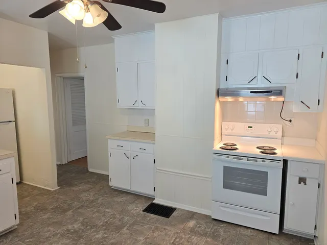 $2,100 | 21 Oakwood Street, East Hartford, CT 06108