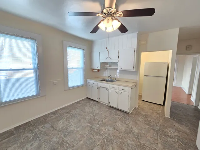 $2,100 | 21 Oakwood Street, East Hartford, CT 06108