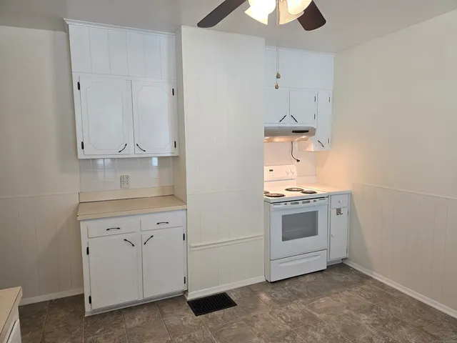 $2,100 | 21 Oakwood Street, East Hartford, CT 06108