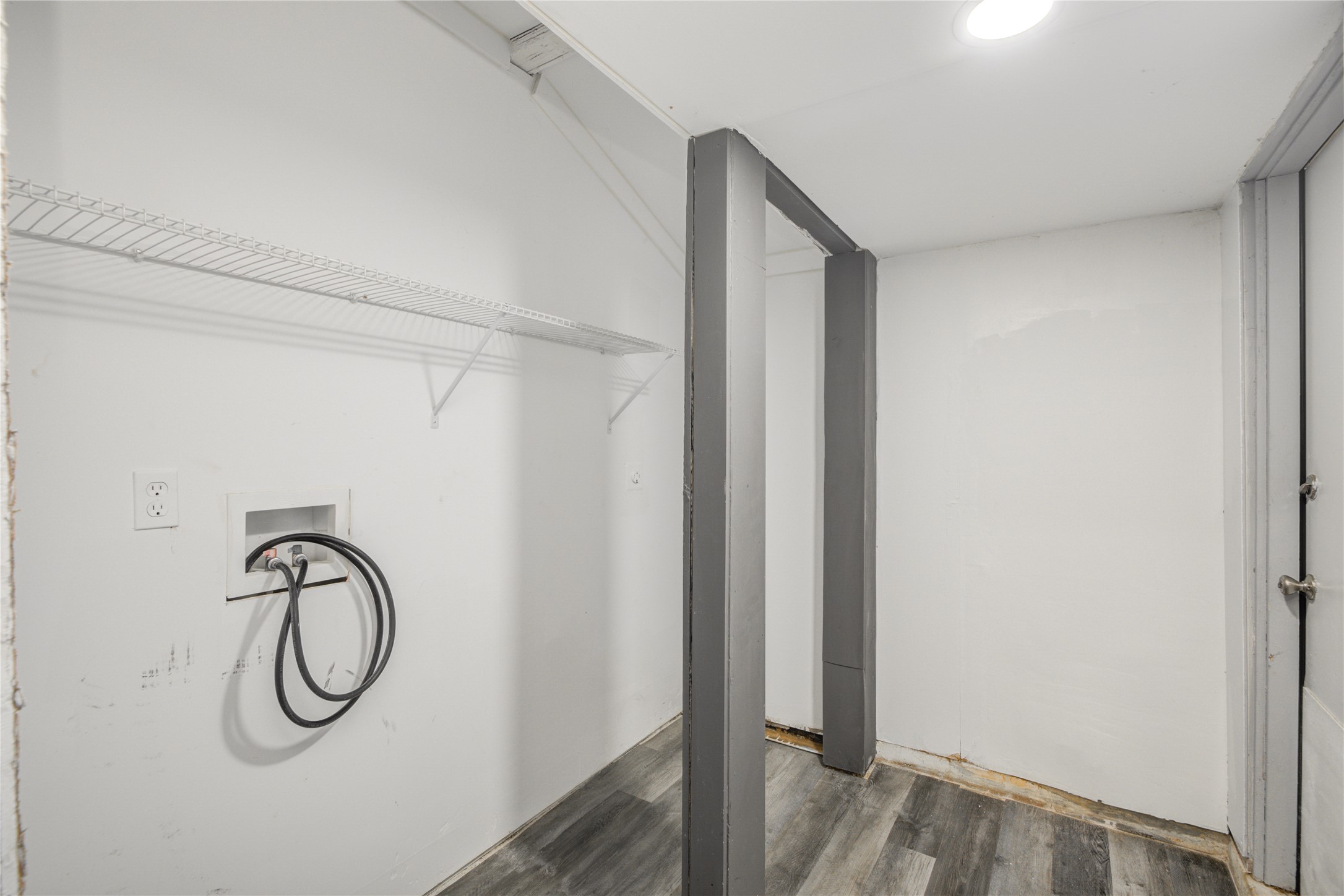 609 Hurst Place Angleton, TX 77515 - Photo 22 of 36 a bathroom with a glass shower door