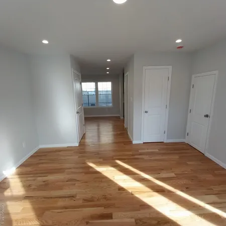 $3,250 | 343 Jackson Street, Unit 3, Hempstead, NY 11550