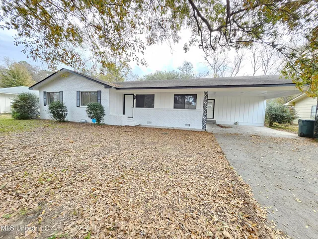 $205,000 | 2112 Country Club Drive, Yazoo City, MS 39194