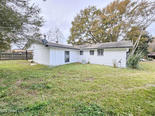 $205,000 | 2112 Country Club Drive, Yazoo City, MS 39194