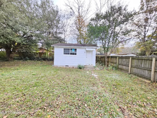 $205,000 | 2112 Country Club Drive, Yazoo City, MS 39194