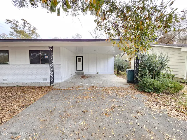 $205,000 | 2112 Country Club Drive, Yazoo City, MS 39194