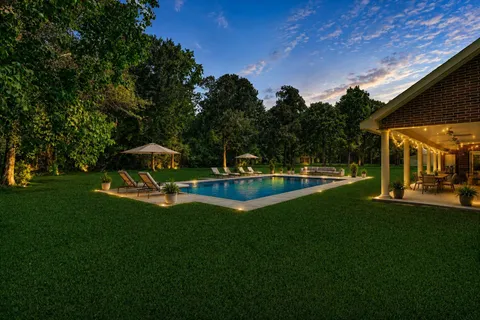 $1,050,000 | 11062 North Hidden Oaks, Conroe, TX 77384