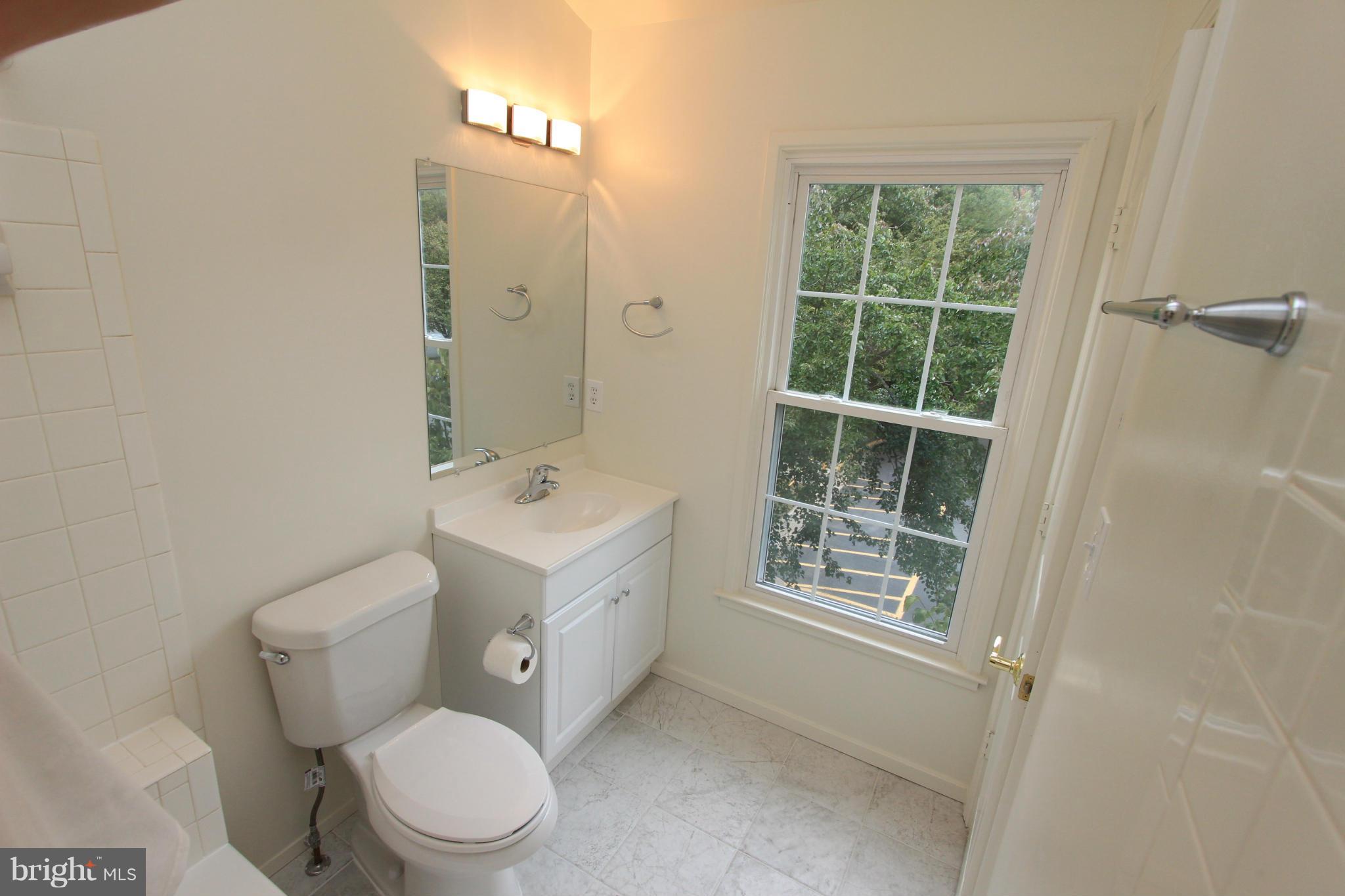 2318 Hunters Square Court Reston, VA 20191 - Photo 14 of 28 Bath (Master)
