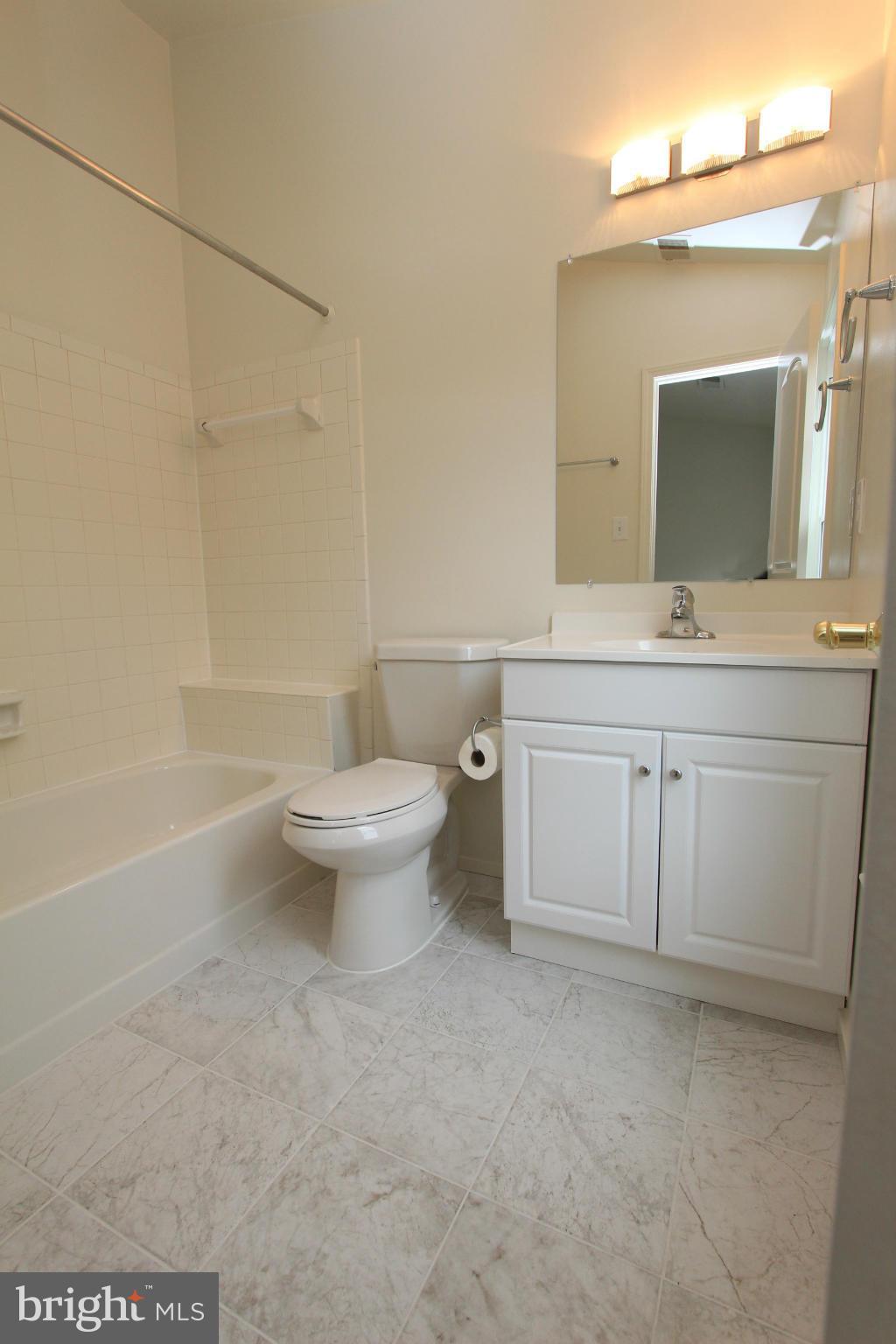 2318 Hunters Square Court Reston, VA 20191 - Photo 15 of 28 Bath (Master)