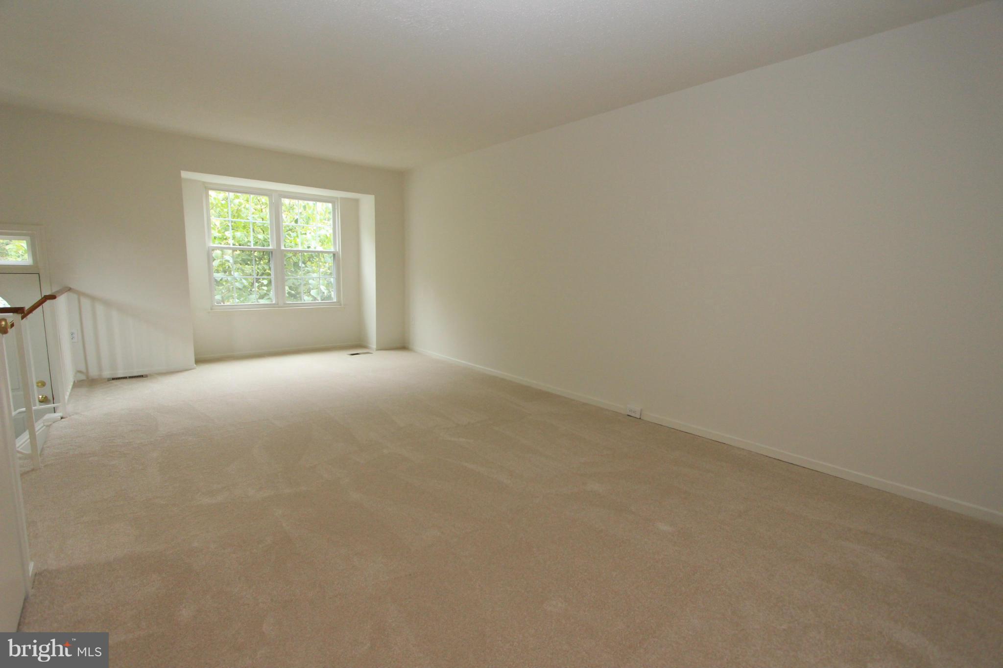 2318 Hunters Square Court Reston, VA 20191 - Photo 5 of 28 Living Room w/Box Bay Window