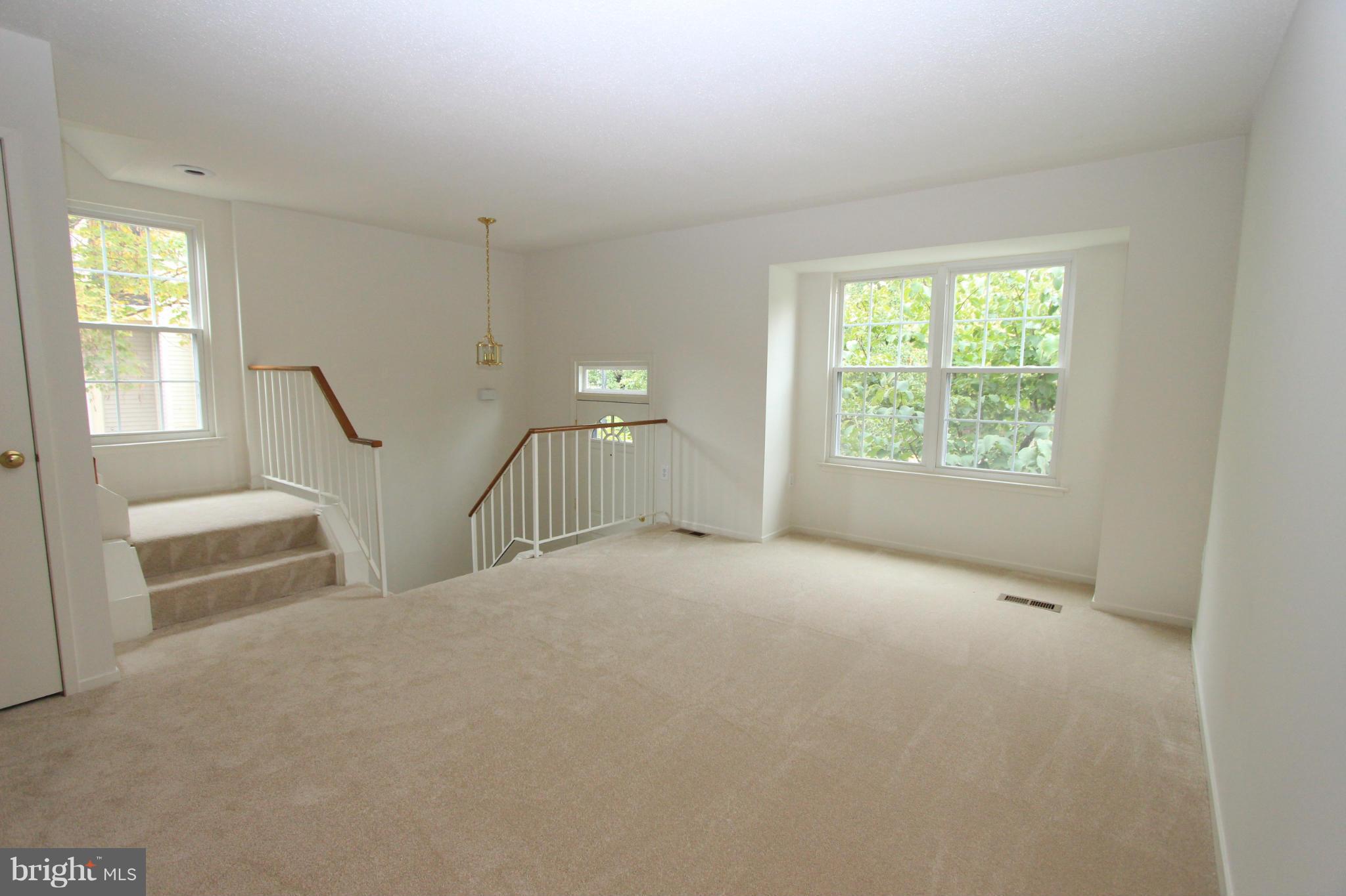 2318 Hunters Square Court Reston, VA 20191 - Photo 6 of 28 Living Room