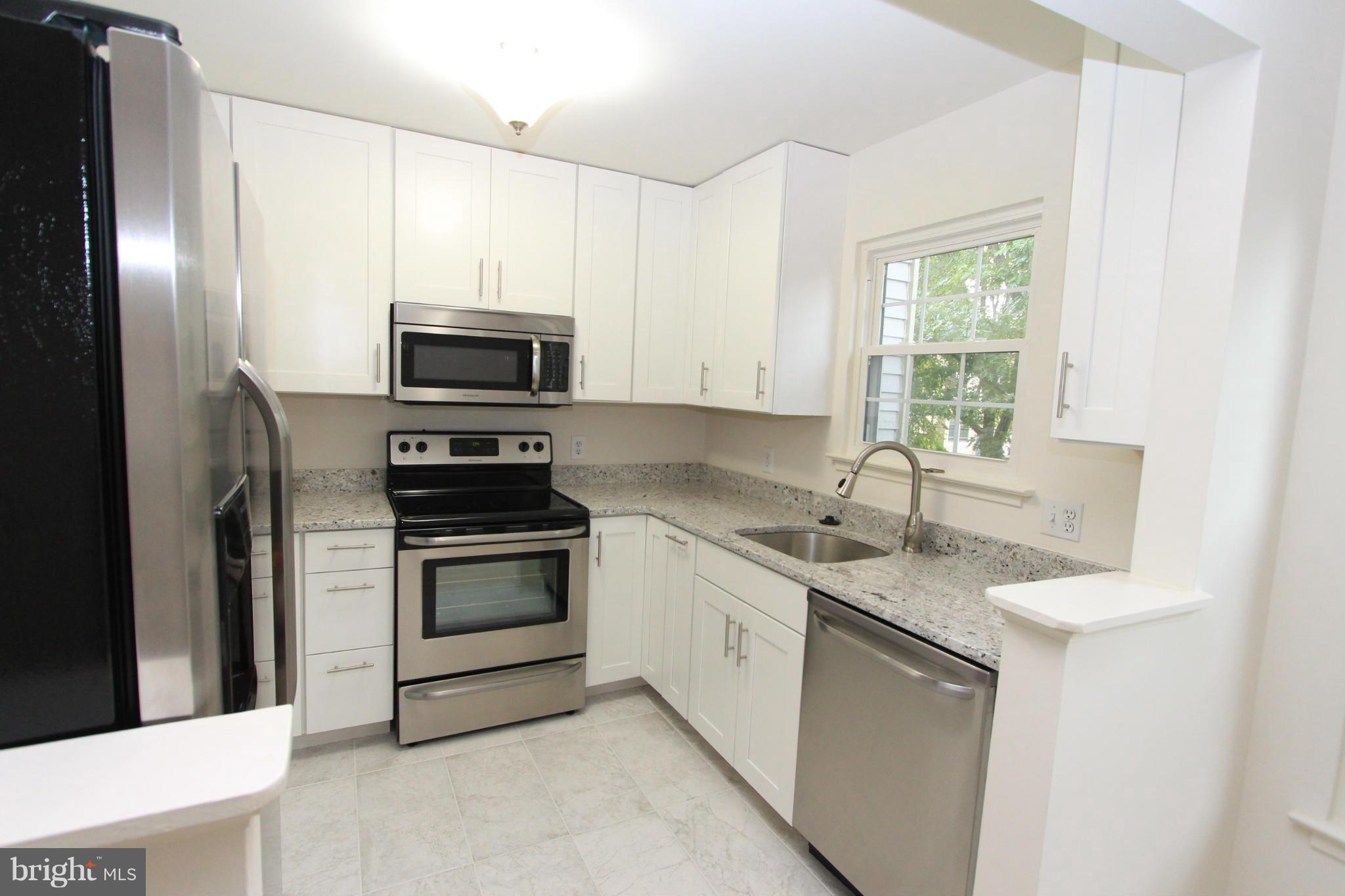 2318 Hunters Square Court Reston, VA 20191 - Photo 10 of 28 Kitchen