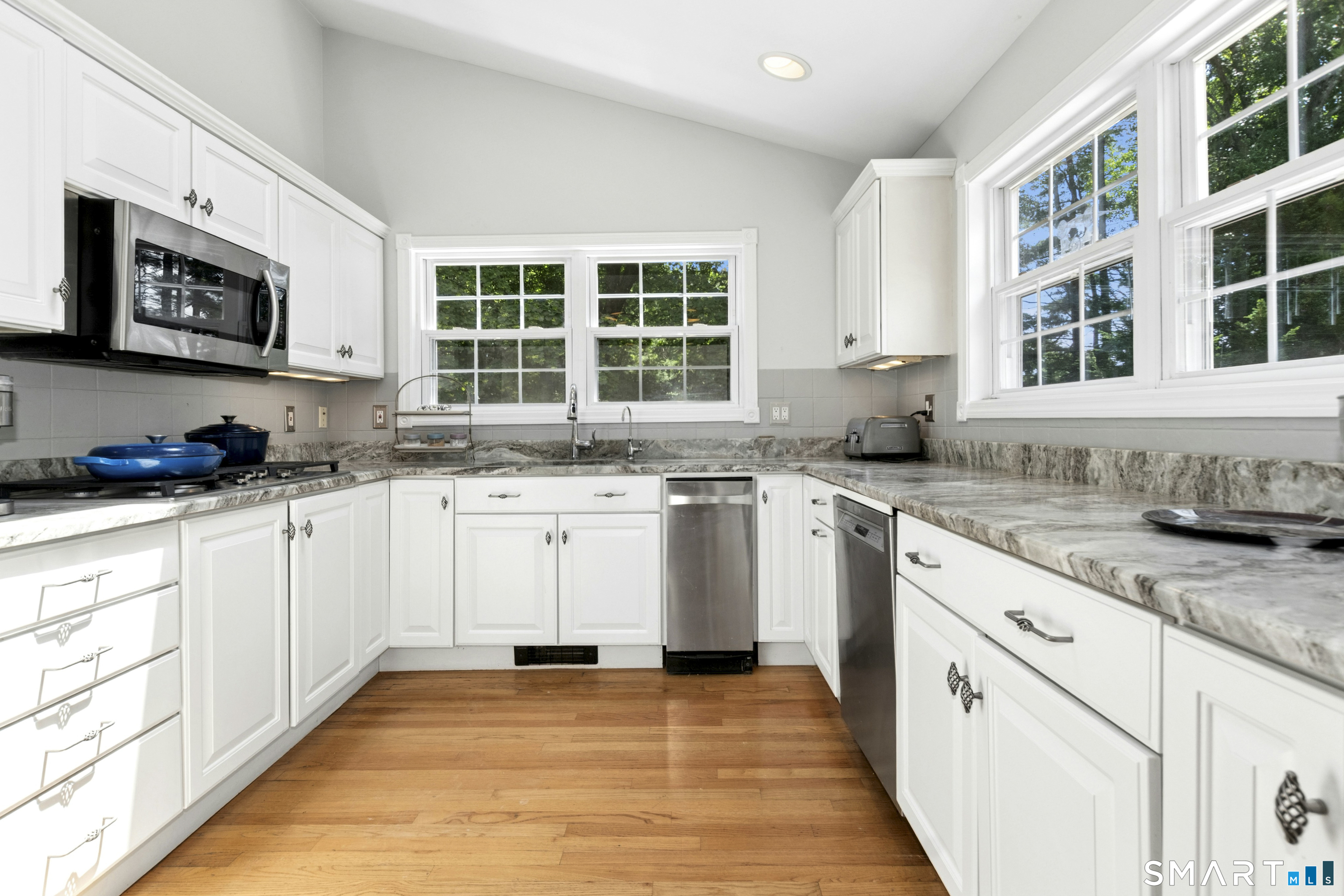 25 Olmstead Lane Ridgefield, CT 06877 - Photo 7 of 38