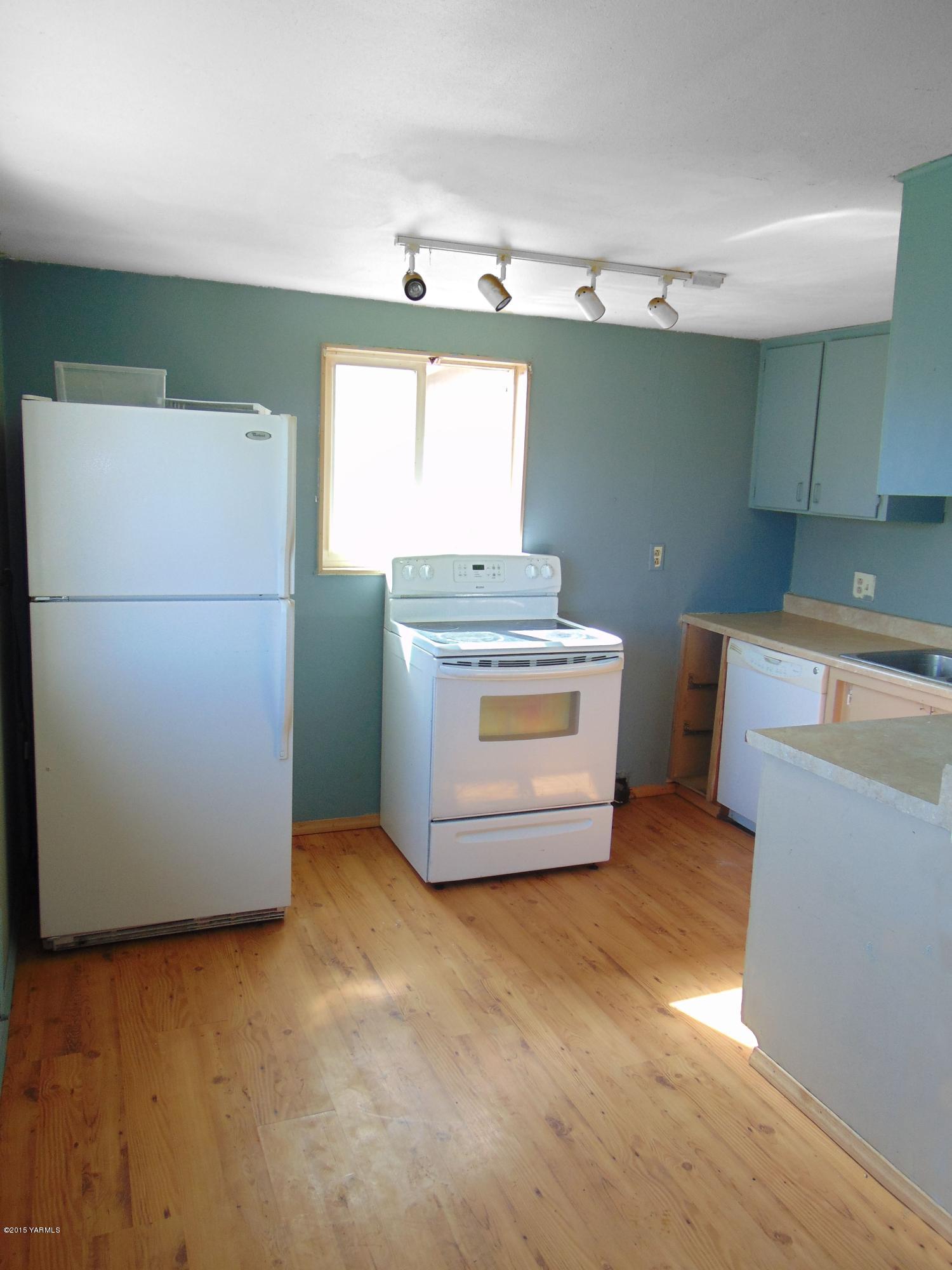 1201 Ahtanum Road Yakima, WA 98903 - Photo 3 of 3 a kitchen with a refrigerator and a stove