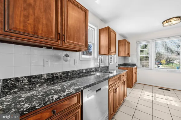 $725,000 | 5 Coatbridge Court, Olney, MD 20832
