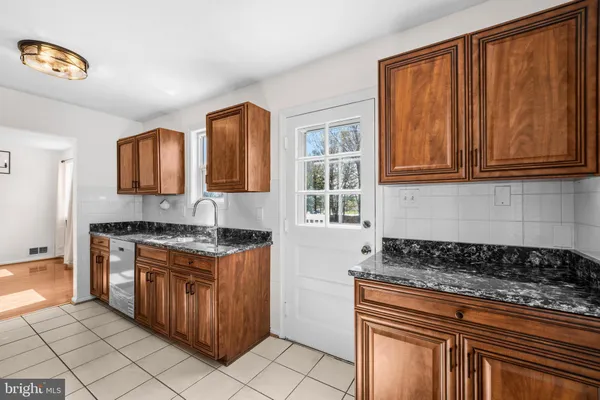 $725,000 | 5 Coatbridge Court, Olney, MD 20832