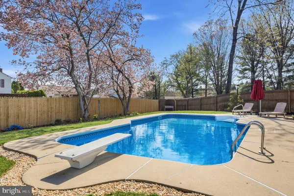 $725,000 | 5 Coatbridge Court, Olney, MD 20832