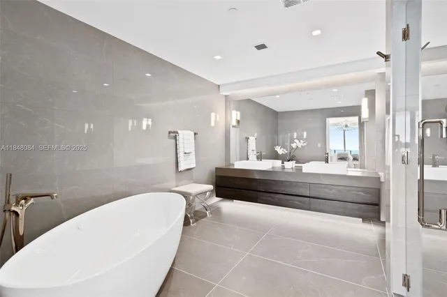 $2,850,000 | 1116 North Ocean Boulevard, Unit 504, Pompano Beach, FL 33062