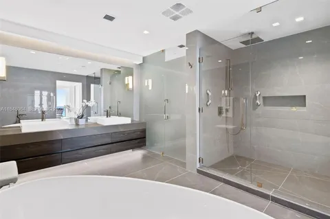 $2,850,000 | 1116 North Ocean Boulevard, Unit 504, Pompano Beach, FL 33062