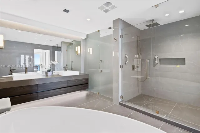 $2,850,000 | 1116 North Ocean Boulevard, Unit 504, Pompano Beach, FL 33062